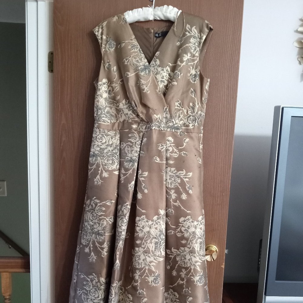 Elegant Gown - Size 16